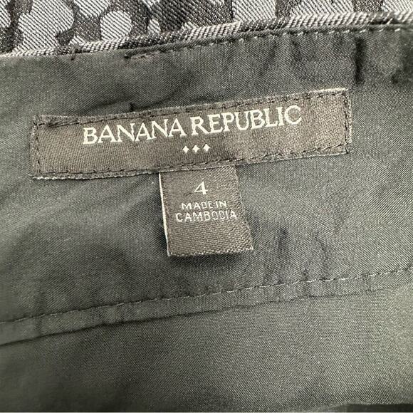 Banana Republic - Black & Gray Animal Print Mini w/ Front Pleats - Size: 4 - Picture 3 of 4